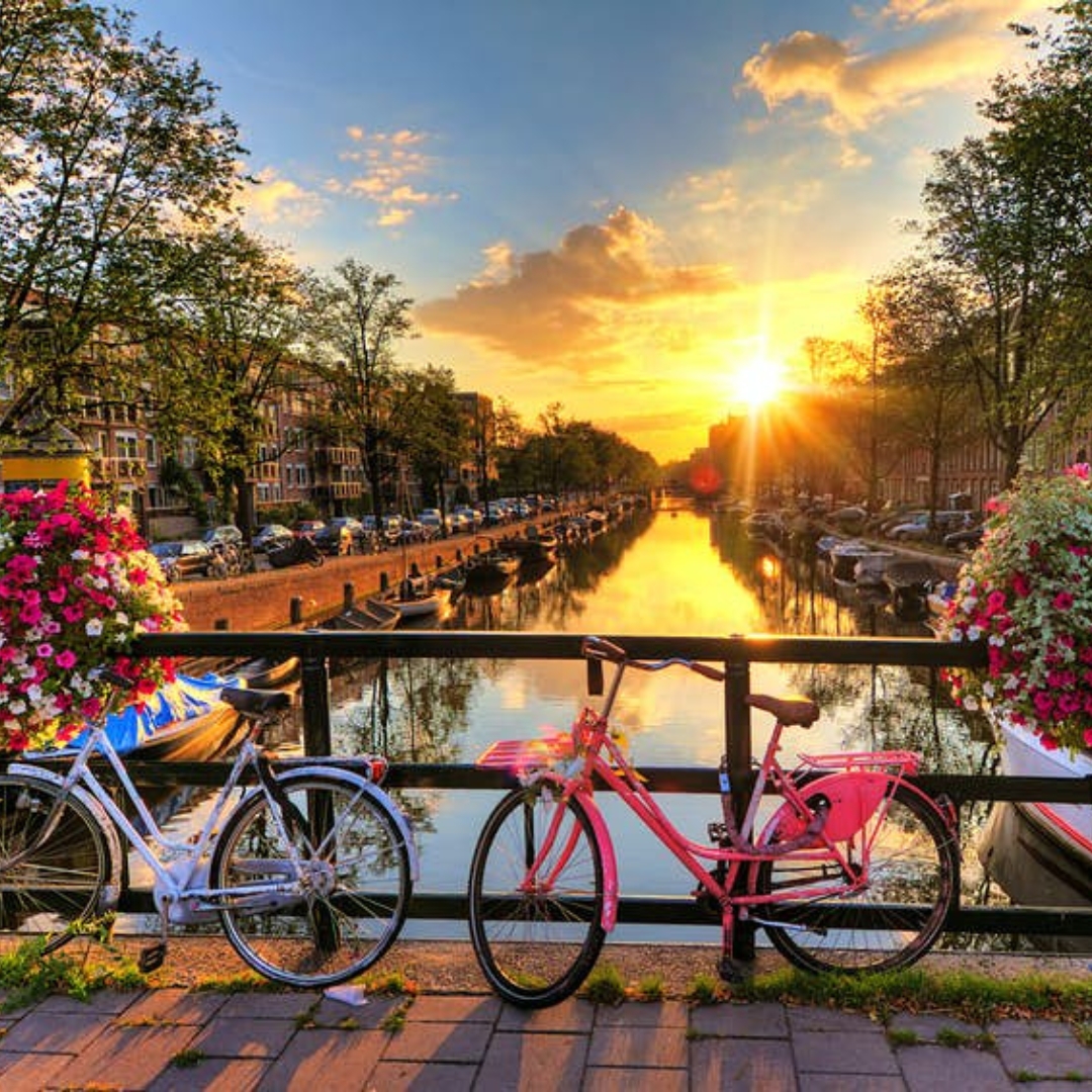 Amsterdam Mini Cruise – canals and city scenery
